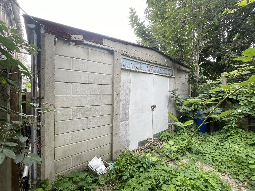 Lot: 72 - VICTORIAN MEMORIAL HALL WITH POTENTIAL - Rear store building at Memorial Hall